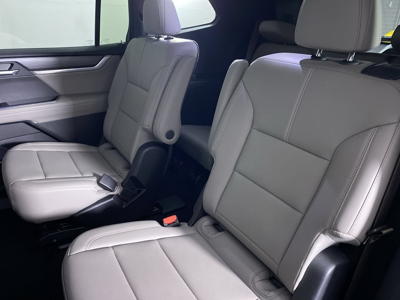 Certified 2026 GMC Acadia Elevation w/ Elevation Premium Package FWD image 14