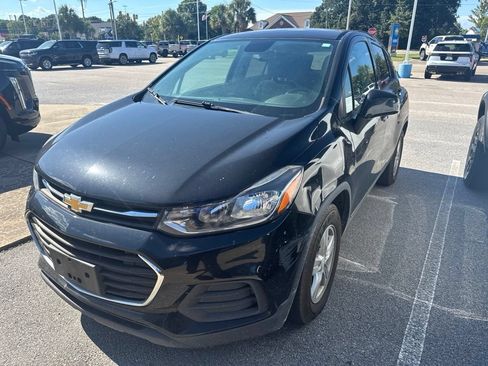Used 2020 Chevrolet Trax LS w/ Tint and Cruise Package FWD image 1