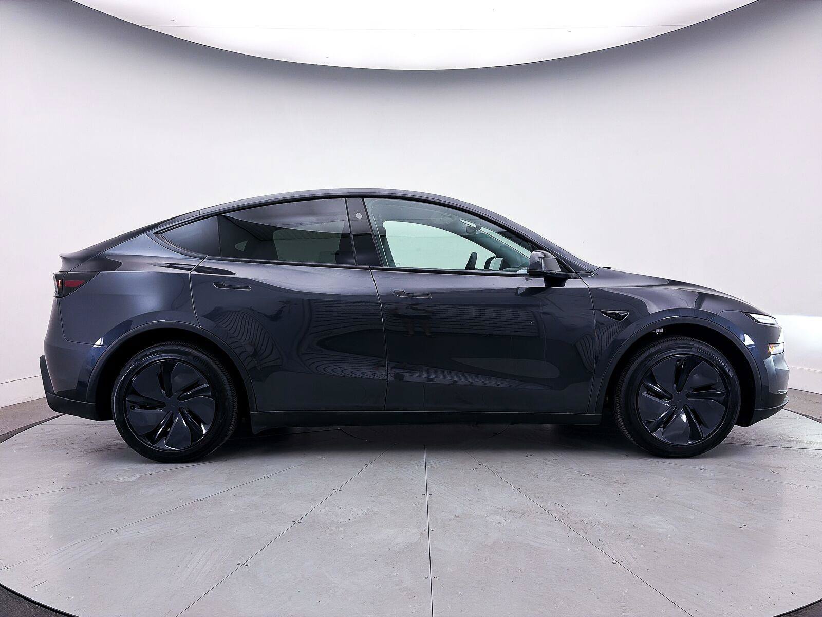 Used 2026 Tesla Model Y 2WD image 37