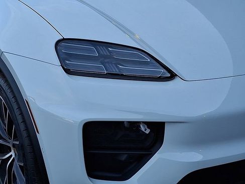 New 2025 Porsche Macan 4 Electric image 11
