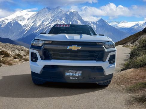 Used 2024 Chevrolet Colorado LT w/ LT Convenience Package image 8