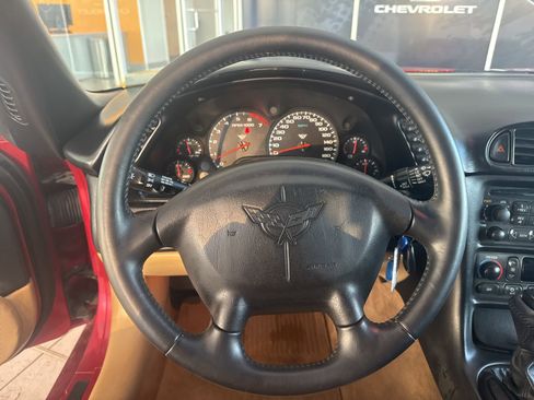 Used 2001 Chevrolet Corvette Convertible w/ Preferred Equipment Group2 image 17