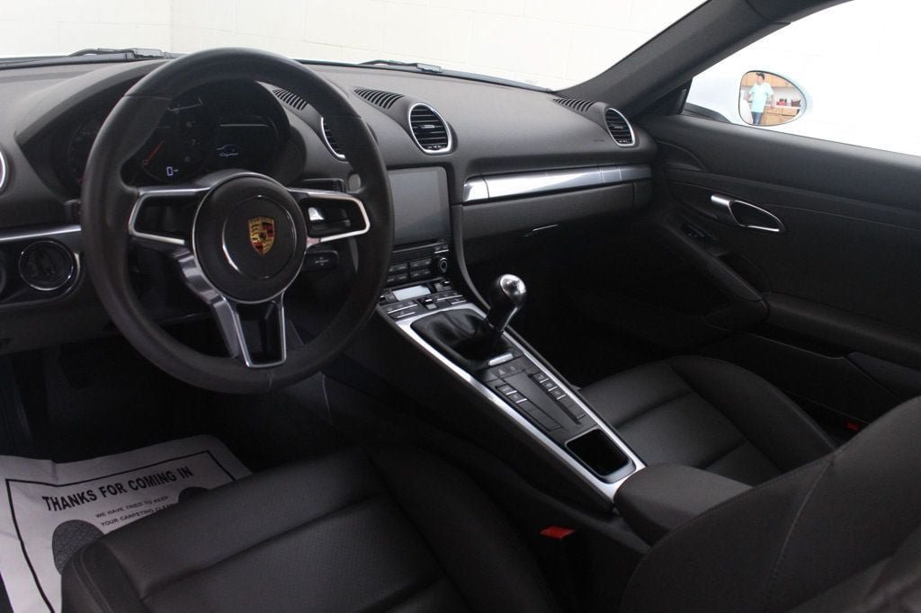 Used 2022 Porsche 718 Cayman RWD image 5