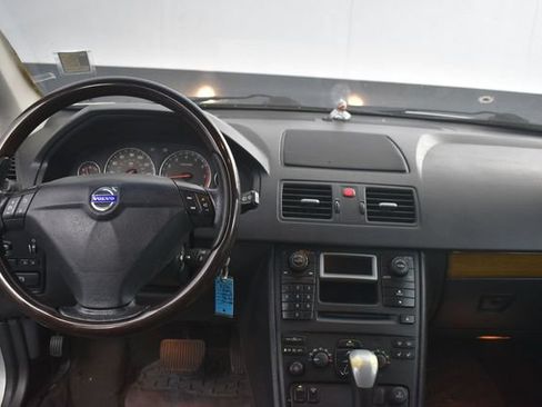 Used 2004 Volvo XC90 2.5T AWD/4WD image 8