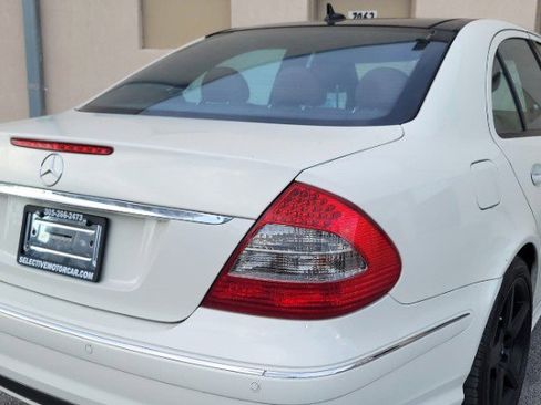 Used 2009 Mercedes-Benz E 550 Sedan image 8