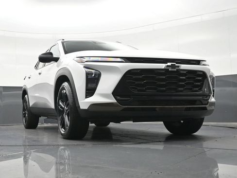 Used 2024 Chevrolet Trax ACTIV w/ Sunroof Package FWD image 30