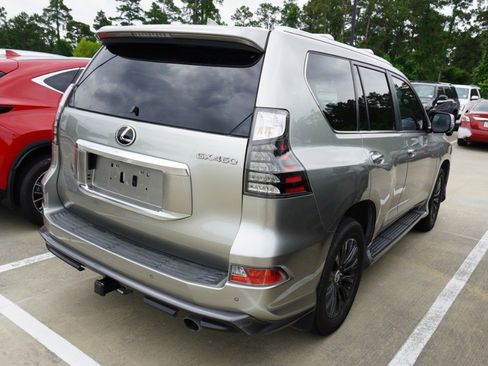 Used 2023 Lexus GX 460 Luxury w/ Sport Design Package AWD/4WD image 4