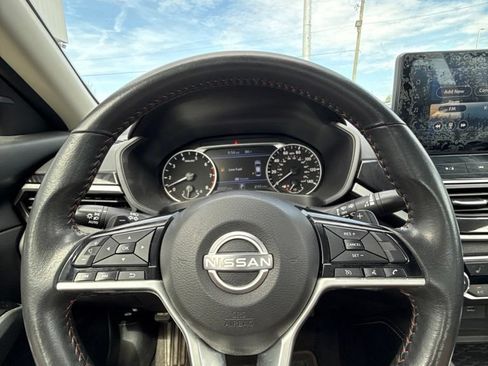 Used 2024 Nissan Altima 2.5 SR w/ SR Premium Package FWD image 7