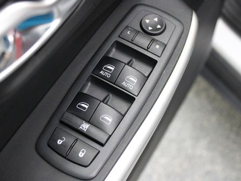 Used 2018 Jeep Cherokee Latitude Plus FWD image 14
