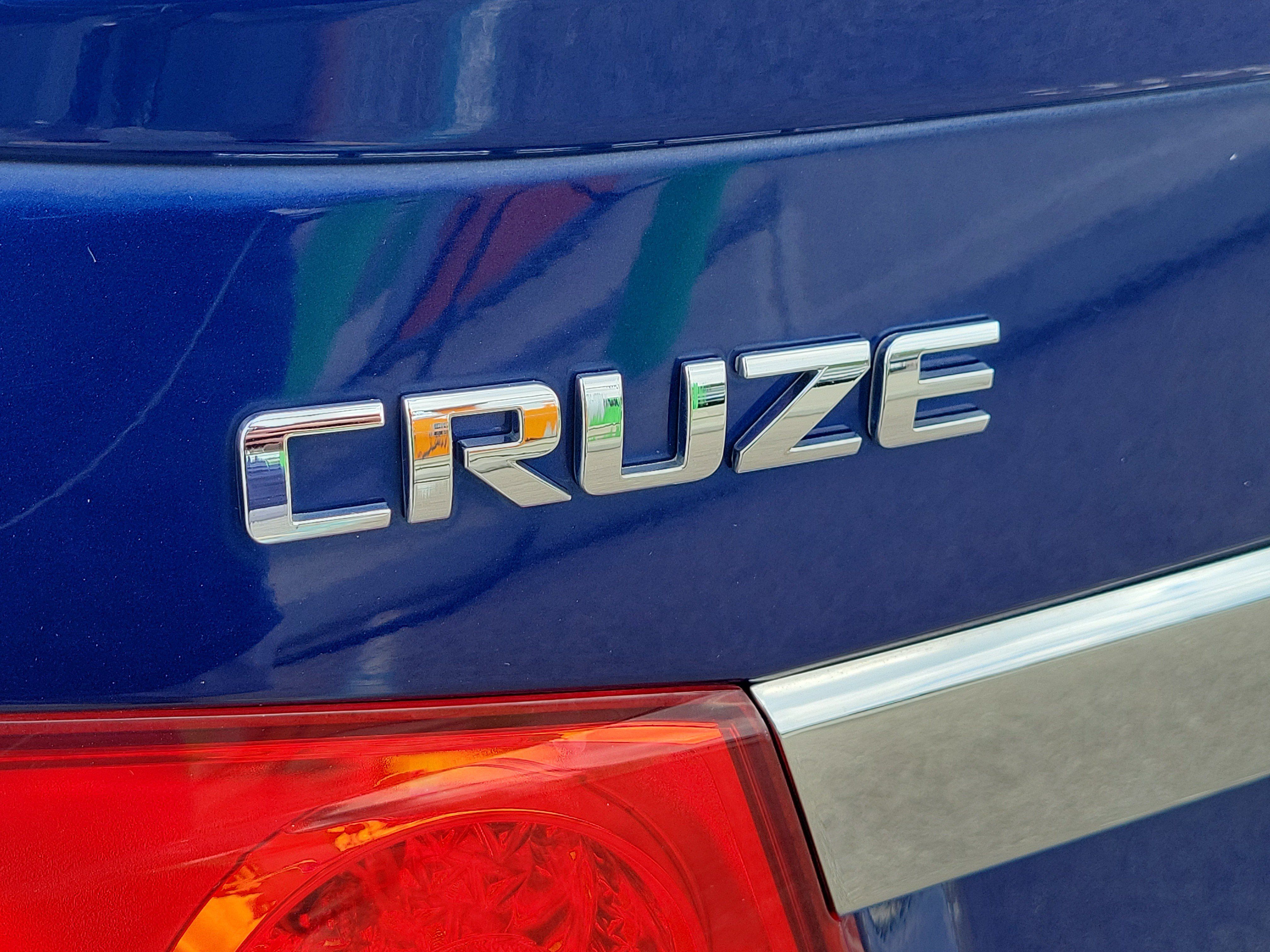 Used 2013 Chevrolet Cruze LT w/ RS Package FWD image 6