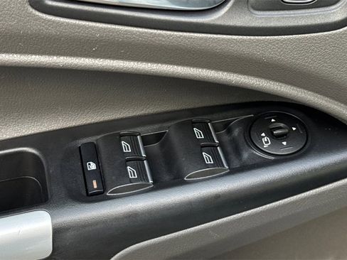 Used 2021 Ford Transit Connect XLT image 12