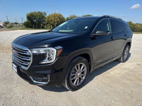 Used 2024 GMC Terrain SLT image 1