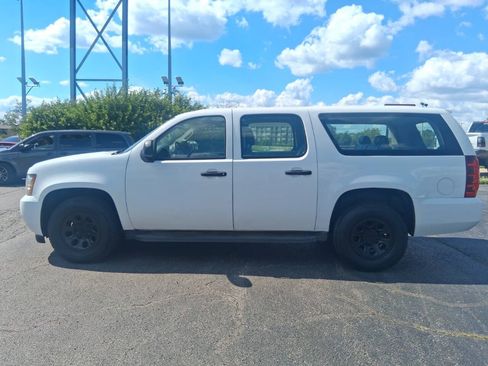 Used 2010 Chevrolet Suburban LS RWD image 5