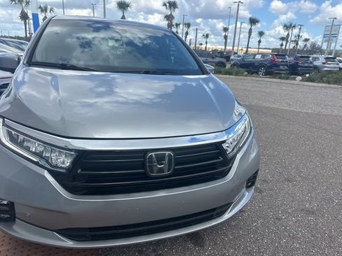 Used 2023 Honda Odyssey Touring image 3