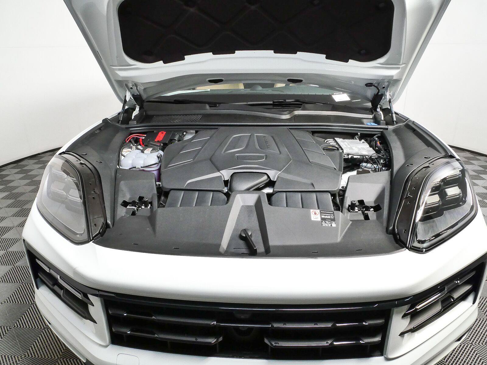 New 2026 Porsche Cayenne Coupe AWD/4WD image 36