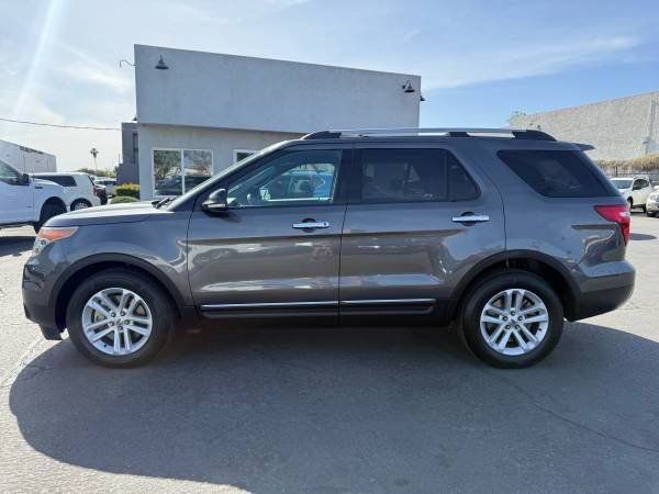 Used 2015 Ford Explorer XLT w/ Equipment Group 202A FWD image 2