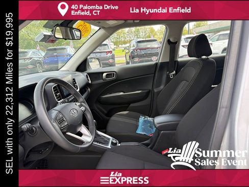 Used 2025 Hyundai Venue SEL FWD image 13