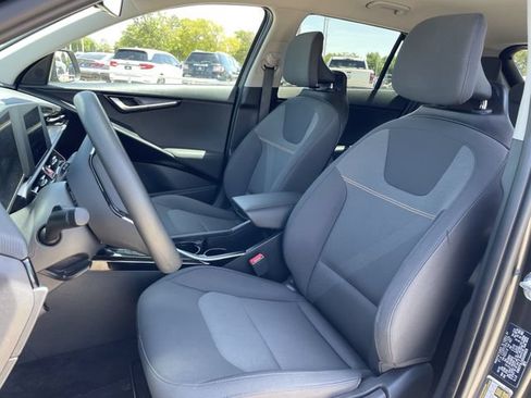 Used 2025 Kia Niro LX FWD image 23