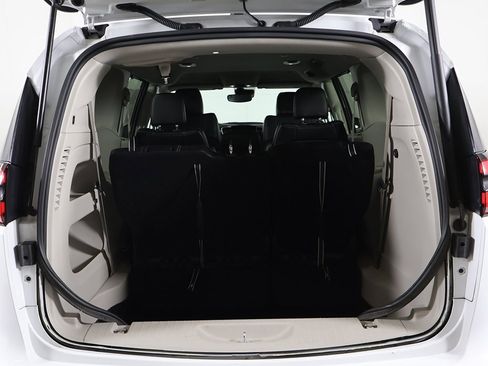 Used 2024 Chrysler Pacifica Touring-L image 20