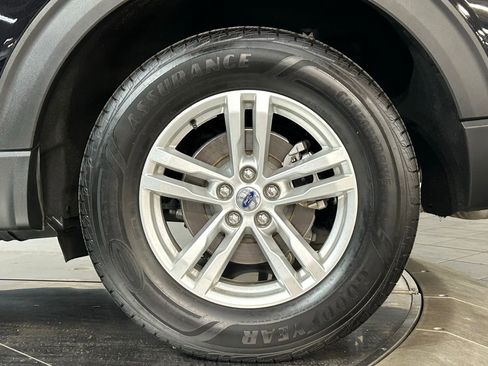 Used 2023 Ford Explorer XLT w/ Equipment Group 202A AWD/4WD image 27
