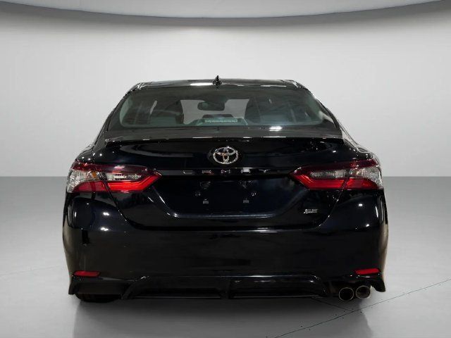 Used 2022 Toyota Camry SE w/ Cold Weather Package FWD image 4