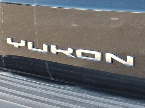 Used 2024 GMC Yukon SLE image 32