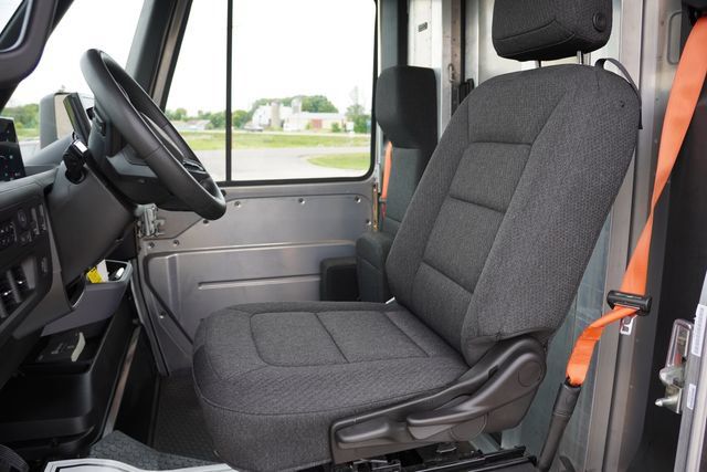 Used 2024 Chevrolet Brightdrop 400 w/ Commercial Equipment Package AWD/4WD image 16
