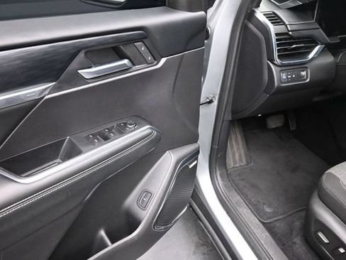 Used 2025 GMC Acadia Elevation FWD image 8