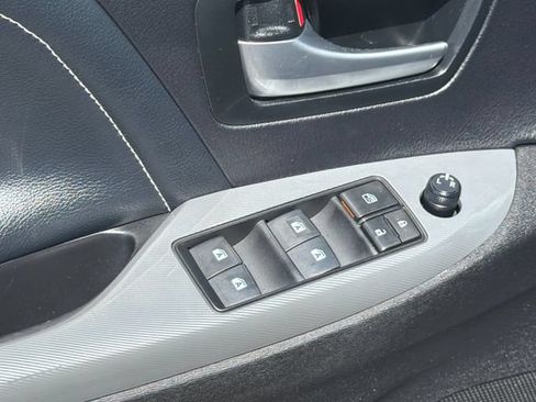 Used 2018 Toyota Sienna SE w/ Carpet Mat Package FWD image 13