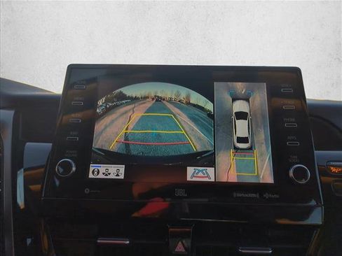 Used 2022 Toyota Camry XLE image 11