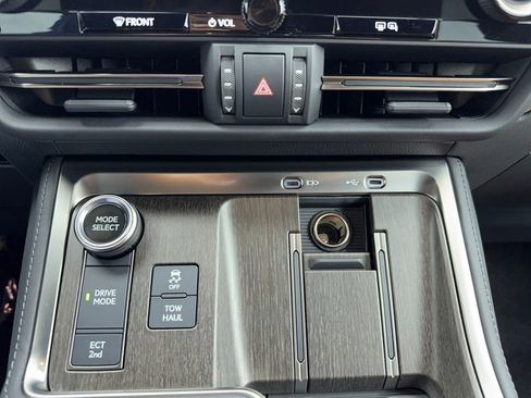 Used 2026 Lexus GX 550 w/ Accessory Package (2T) image 40