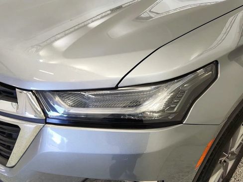Used 2023 Chevrolet Traverse LT FWD image 35