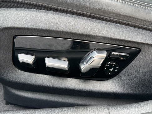 Used 2021 BMW M550i xDrive w/ Executive Package image 22