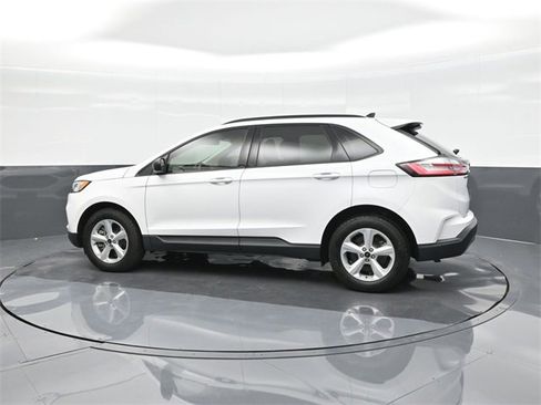 Used 2024 Ford Edge SE image 5