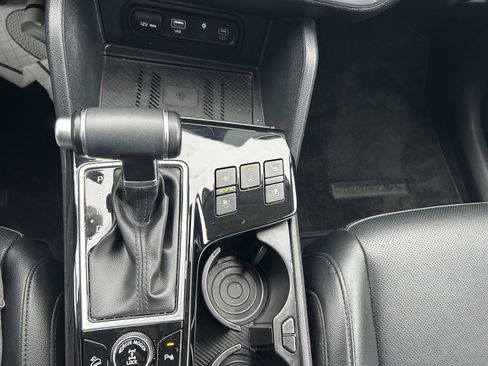 Used 2025 Kia Sportage SX image 31