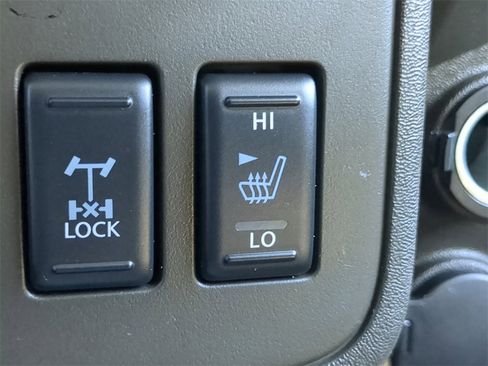 Used 2016 Nissan Frontier PRO-4X w/ Pro-4x Luxury Package image 26