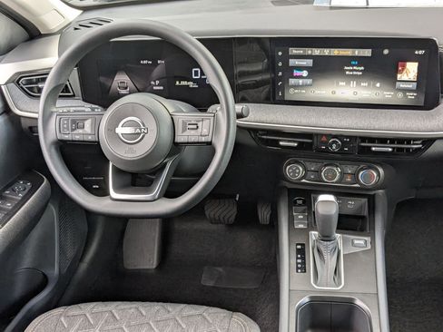 New 2025 Nissan Kicks SV w/ SV Premium Package FWD image 29