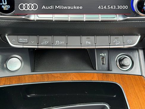 Used 2024 Audi Q5 e Premium Plus w/ Premium Plus Package AWD/4WD image 28