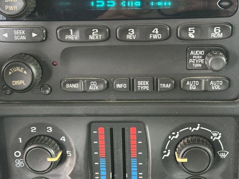 Used 2004 GMC Sierra 2500 2WD Crew Cab HD image 25