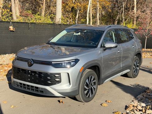 New 2026 Volkswagen Tiguan S AWD/4WD image 1