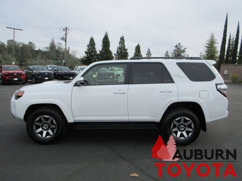 Used 2024 Toyota 4Runner TRD Off-Road Premium image 10