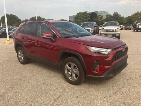 Used 2025 Toyota RAV4 XLE FWD image 3