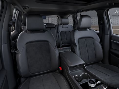New 2026 Jeep Grand Cherokee Altitude AWD/4WD image 16