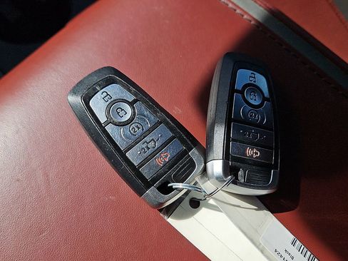 Used 2021 Ford F350 Platinum w/ FX4 Off-Road Package image 23