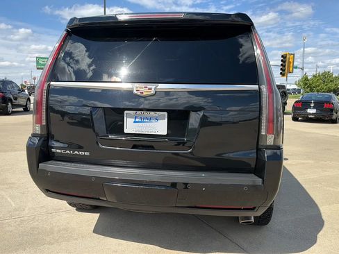 Used 2016 Cadillac Escalade Premium AWD/4WD image 17