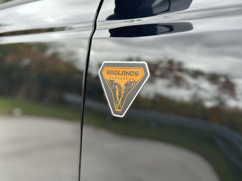 Used 2022 Ford Bronco Badlands image 12