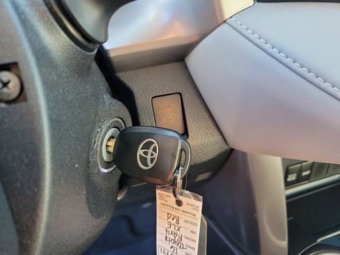 Used 2016 Toyota RAV4 XLE image 31