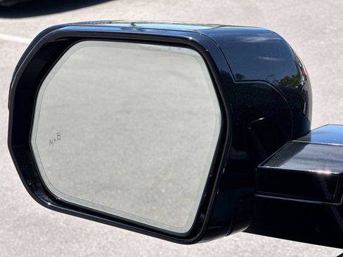 Used 2025 Toyota Tundra Limited AWD/4WD image 9