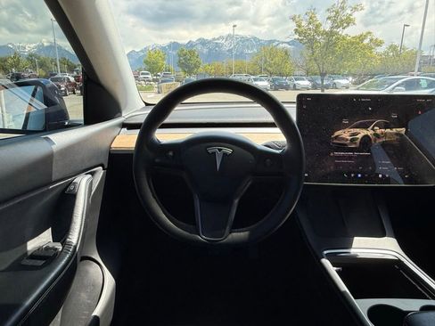 Used 2022 Tesla Model Y Long Range AWD/4WD image 21