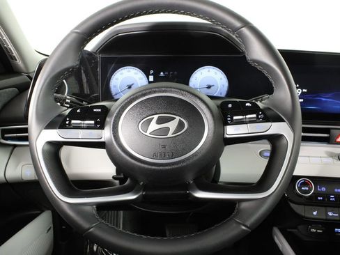 Certified 2025 Hyundai Elantra Limited image 8